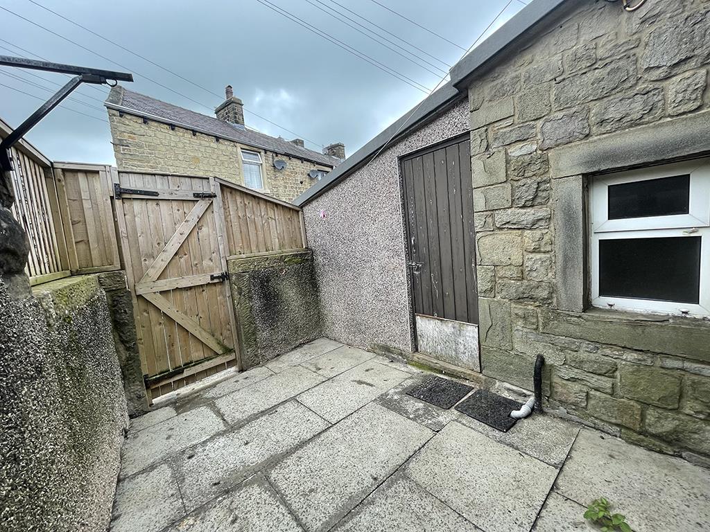 3 bedroom end terrace house For Sale in Barnoldswick - Externally